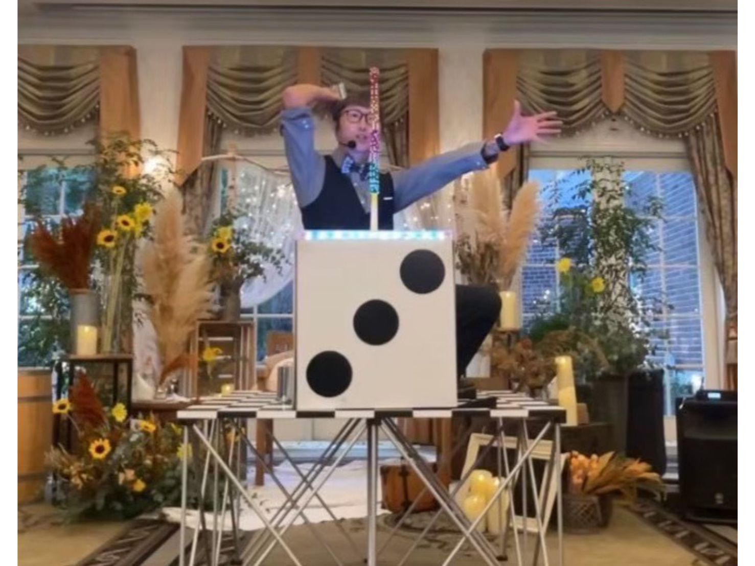 結婚披露宴でのマジックショーの様子