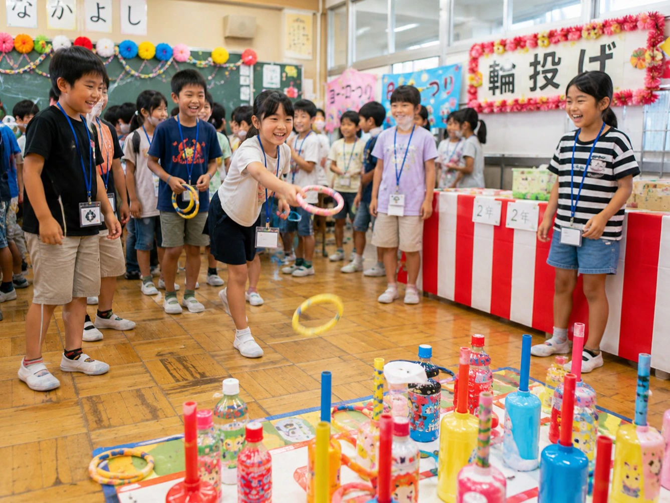 小学校のお祭りで輪投げに挑戦する子どもたち
